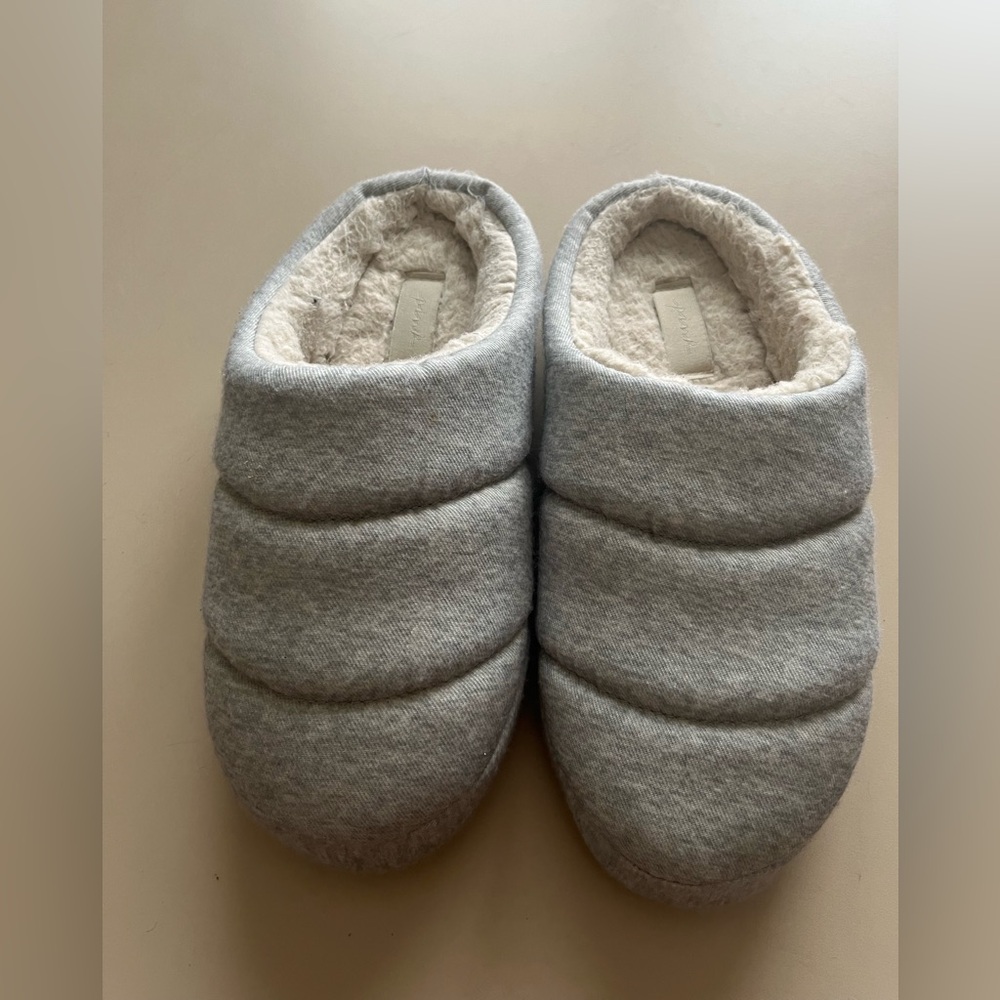PINK Victoria's Secret Gray and Cream Slippers